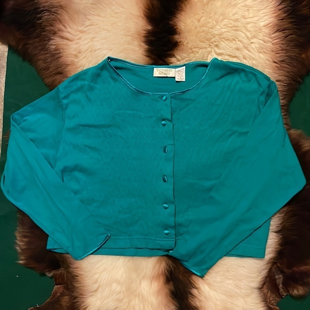 Vintage gold tag Victoria’s Secret button front long sleeve green sweater